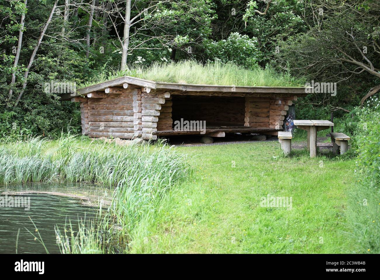 Un abri qui offre le vent et la pluie Banque D'Images