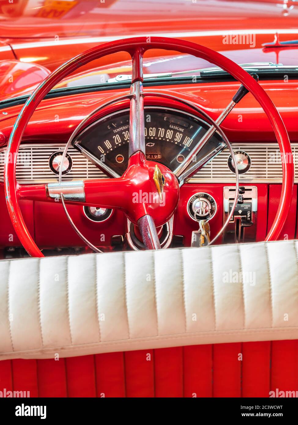 Drempt, pays-Bas - 11 juin 2020 : intérieur d'une voiture classique Red 1956 Chevrolet Bel Air convertible dans le village hollandais de Drempt, pays-Bas Banque D'Images