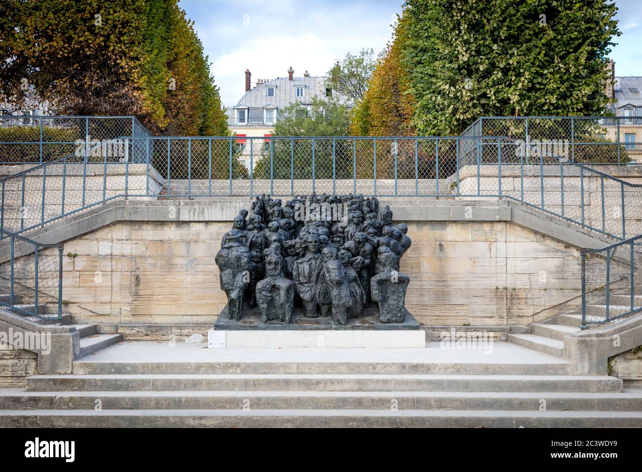La Foule de Rayond Mason - la foule, sculpture exposée au jardin des Tuileries, Paris, France Banque D'Images
