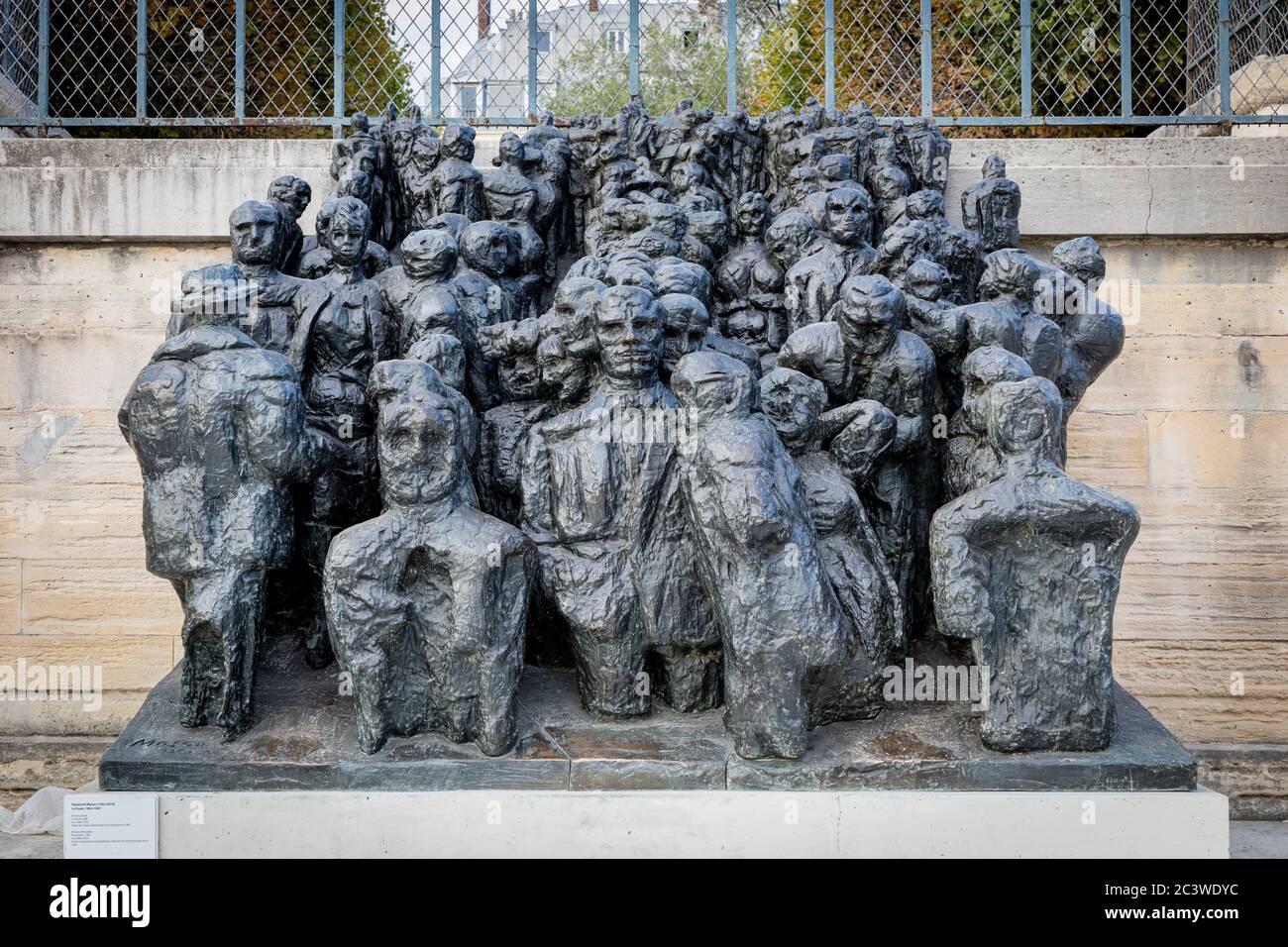 La Foule de Rayond Mason - la foule, sculpture exposée au jardin des Tuileries, Paris, France Banque D'Images