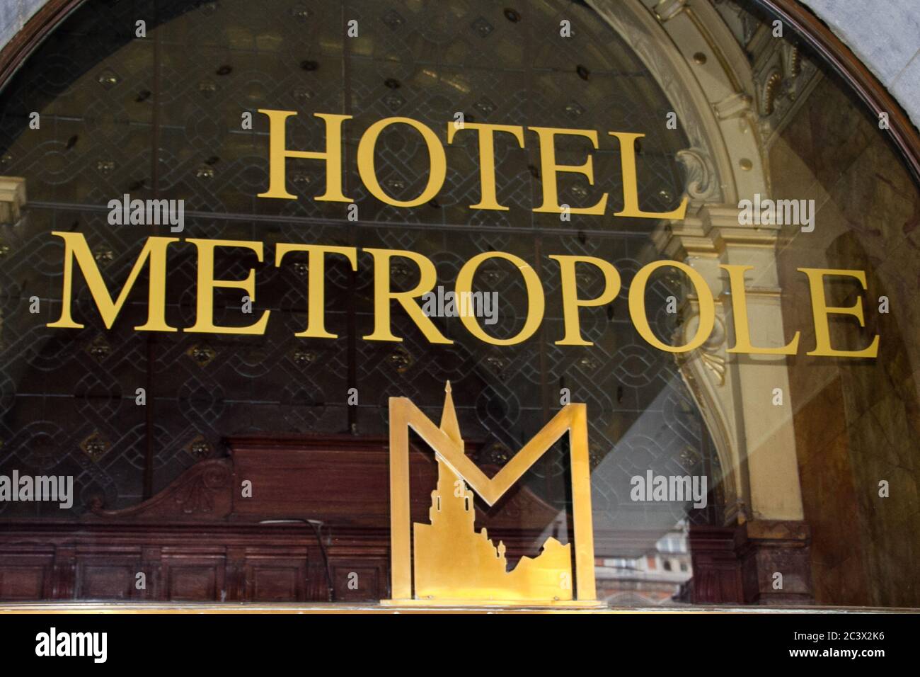 Détails de la porte d'entrée de l'hôtel Metropole à Bruxelles.l'hôtel Metropole est un établissement 5 étoiles situé sur la place de Brouckère dans la Banque D'Images
