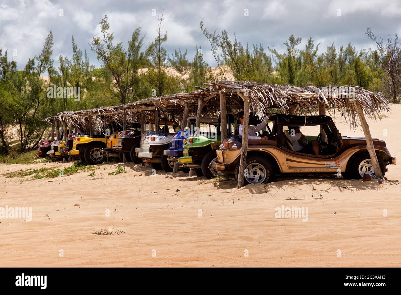 Dunes de Genipabu et promenade en lagune, Natal, Brésil. Un paradis tropical pour les vacances, pour l'aventure et la détente. Banque D'Images