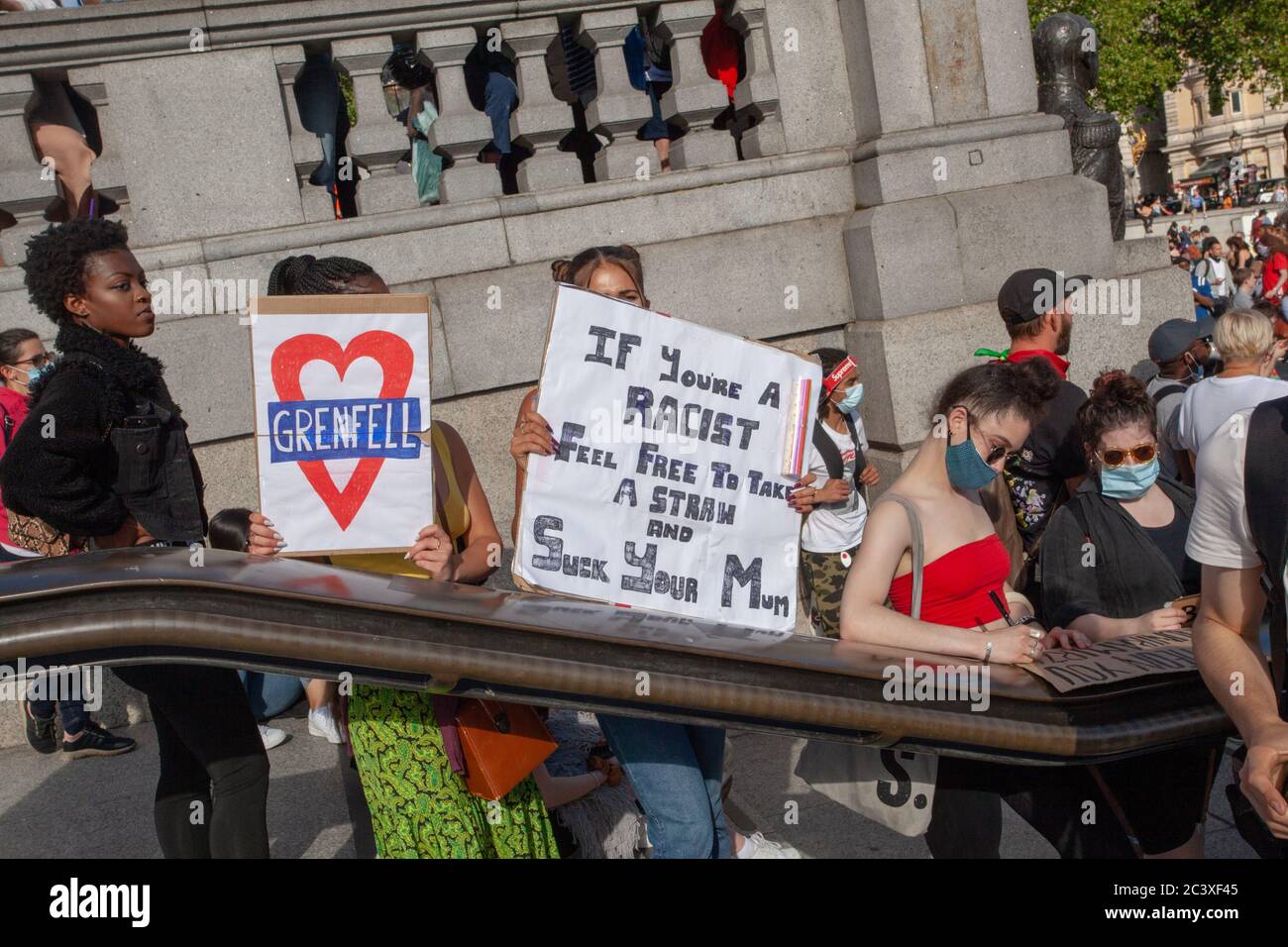 Londres, Royaume-Uni. 20 juin 2020. Les manifestants LGBTQ BLM descendent sur Trafalgar Square. Crédit photo : Ian Humphreys Banque D'Images