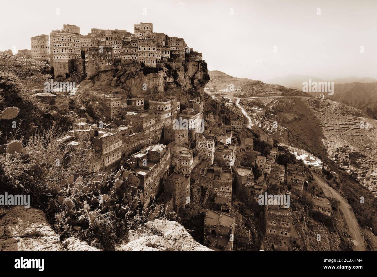 Al Hajarah est l'un des plus beaux exemples d'un village fortifié au sommet d'une montagne. Autrefois composé d'un village musulman clôturé avec un village juif. SEPI Banque D'Images