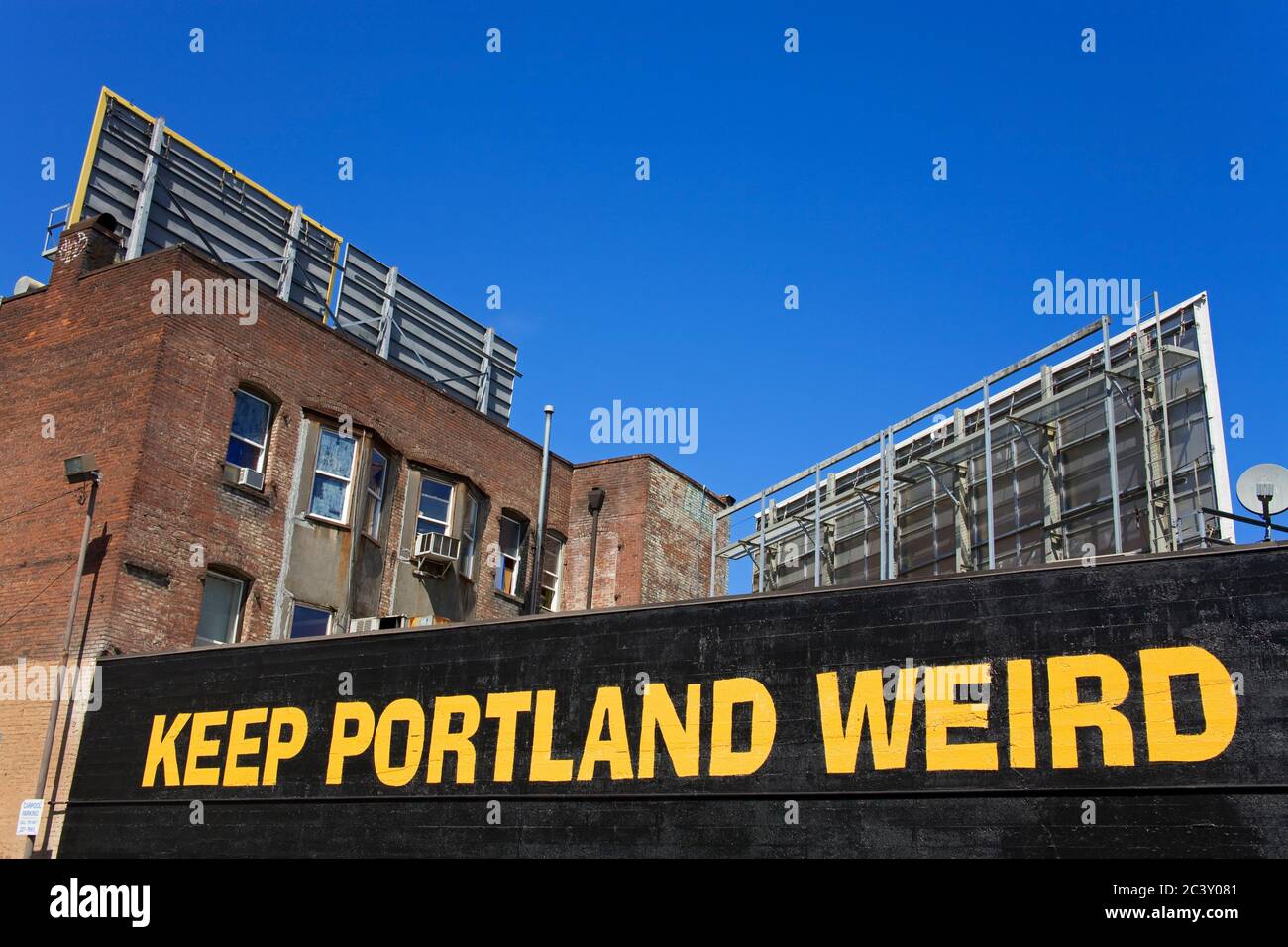 Gardez le signe étrange de Portland dans le quartier de la vieille ville, Portland, Oregon, États-Unis Banque D'Images