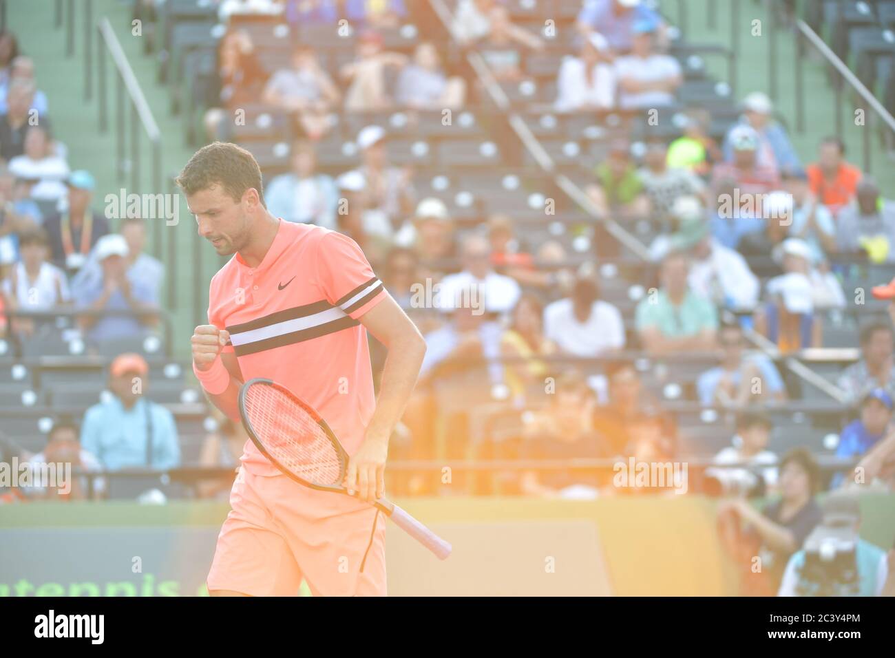 KEY BISCAYNE, FL - MARS 25: Grigor Dimitrov de Bulgarie joue un revers contre Jeremy Chardy de France dans leur troisième match rond lors de l'Open de Miami présenté par Itau au Crandon Park tennis Centre le 25 mars 2018 à Key Biscayne, Floride. Personnes: Grigor Dimitrov crédit: Storms Media Group/Alay Live News Banque D'Images