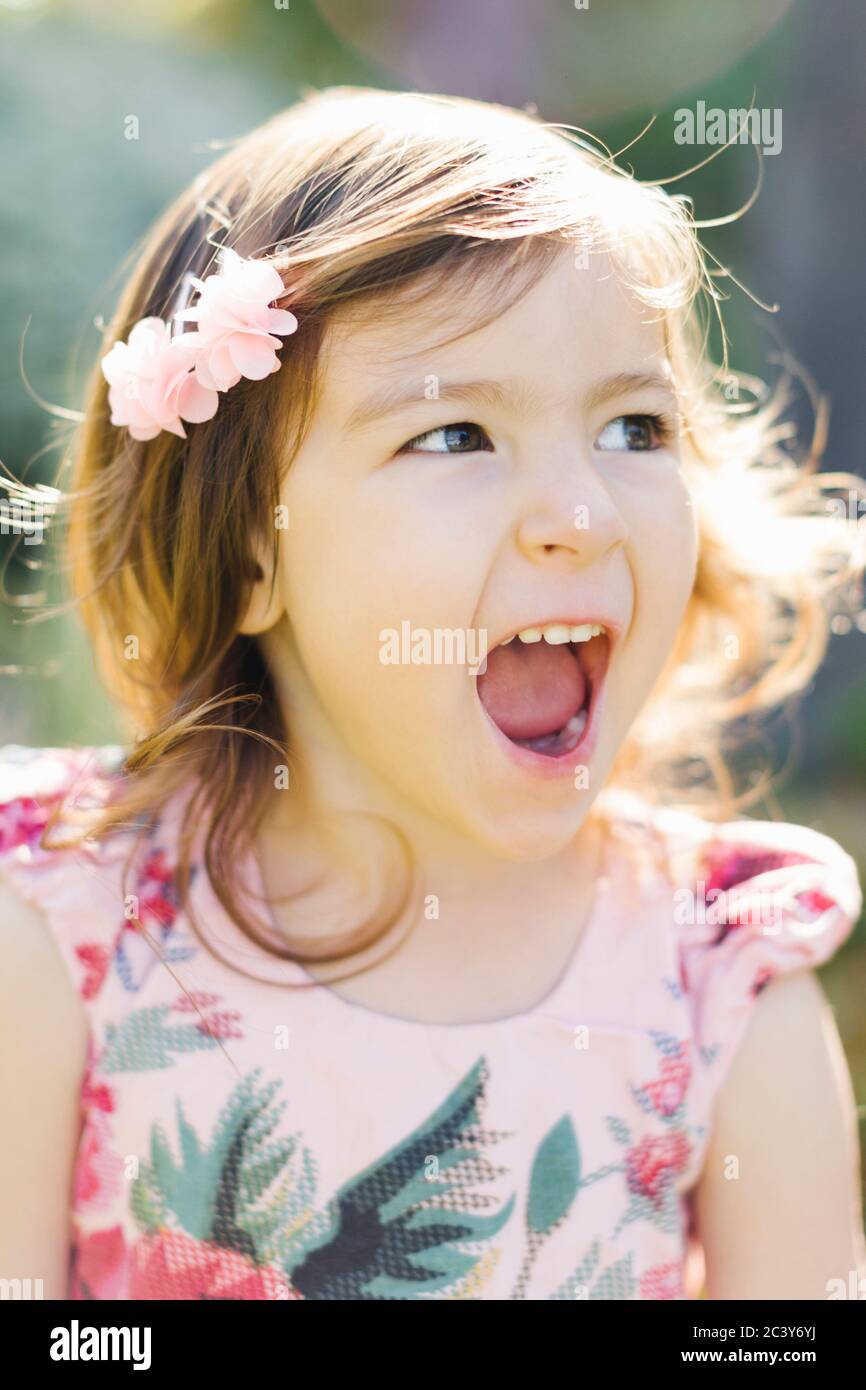 Portrait of Girl laughing Banque D'Images