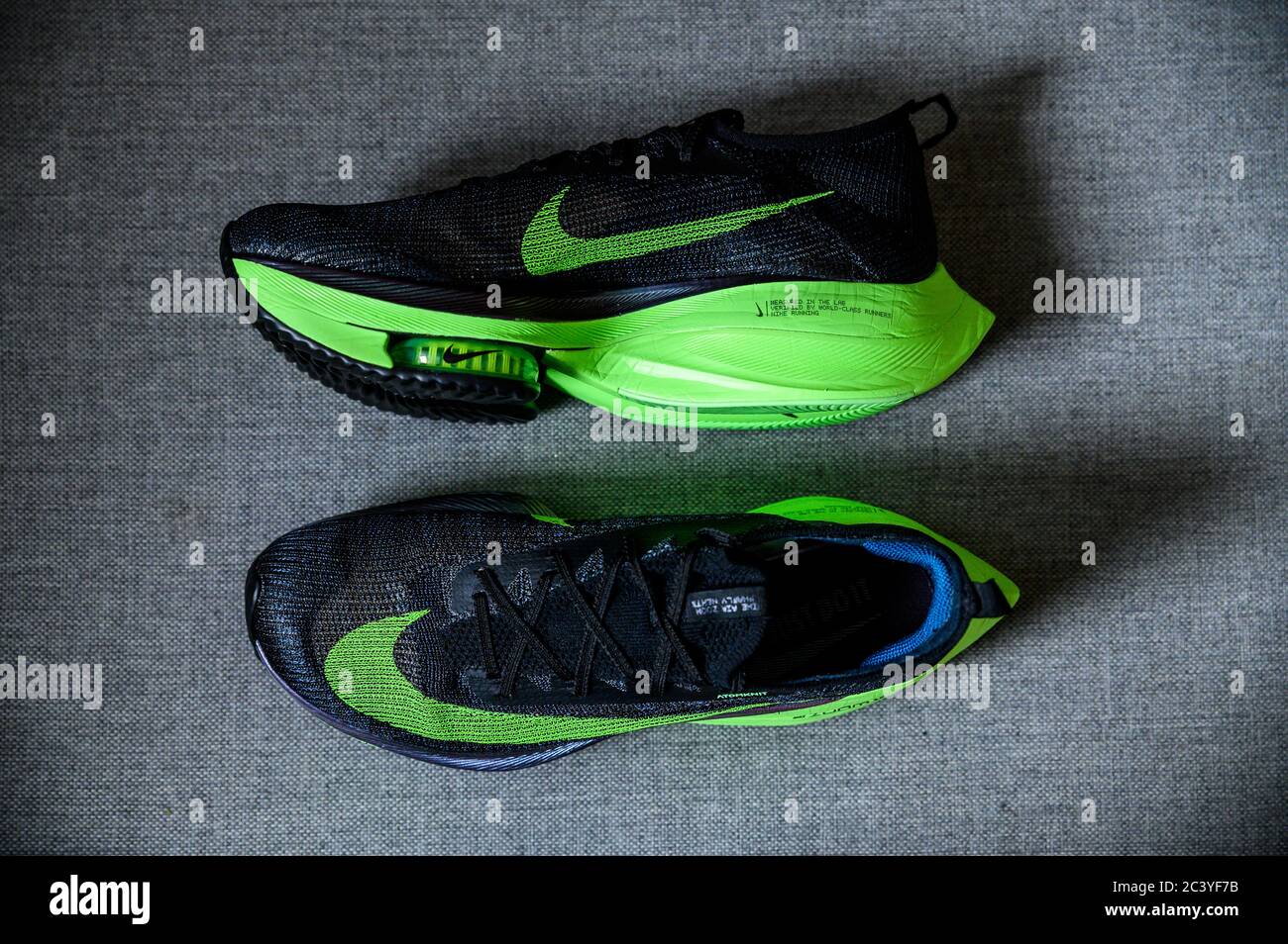 ROME, ITALIE, JUIN 23. 2020: Nike Running chaussures ALPHAFLY NEXT%.  Chaussure de marathon vert, noir et controversé. Détails sur la mousse Air  Zoomx, Zoom Air Photo Stock - Alamy