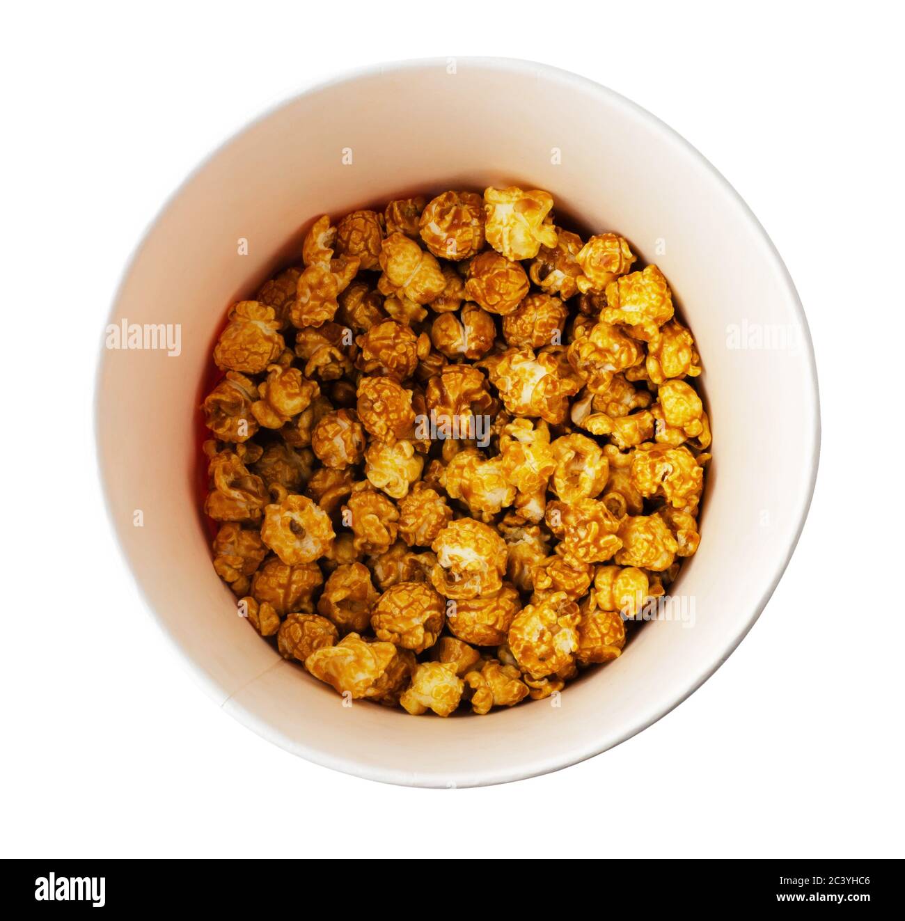 Vue de dessus du pop-corn dans une boîte isolée sur fond blanc Banque D'Images