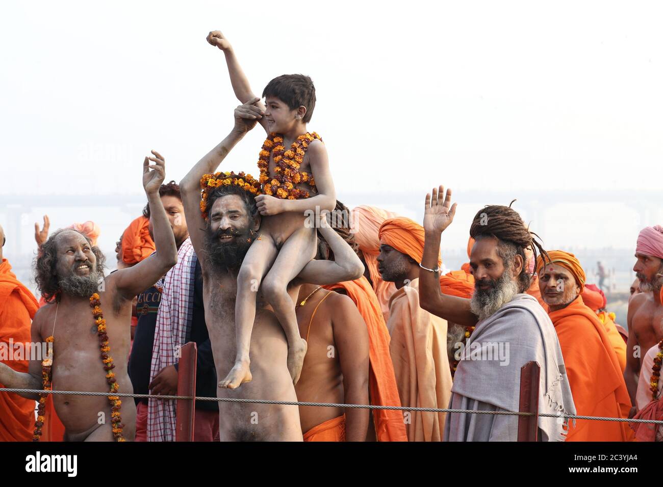 Kumgh Mela, un festival en Inde, est le plus grand rassemblement religieux au monde - en 2019 il a attiré plus de 50 mln. De pèlerins Banque D'Images