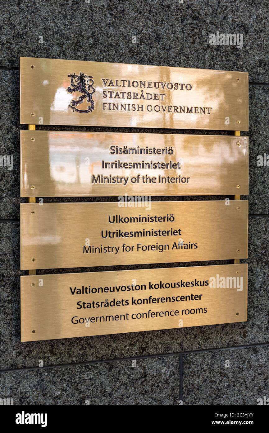 Signes du gouvernement finlandais, du ministère de l'intérieur et du ministère des affaires étrangères à Helsinki, en Finlande Banque D'Images