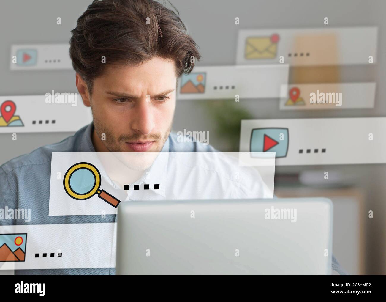 Homme utilisant un ordinateur portable naviguer sur Internet travailler assis dans Office, Collage Banque D'Images