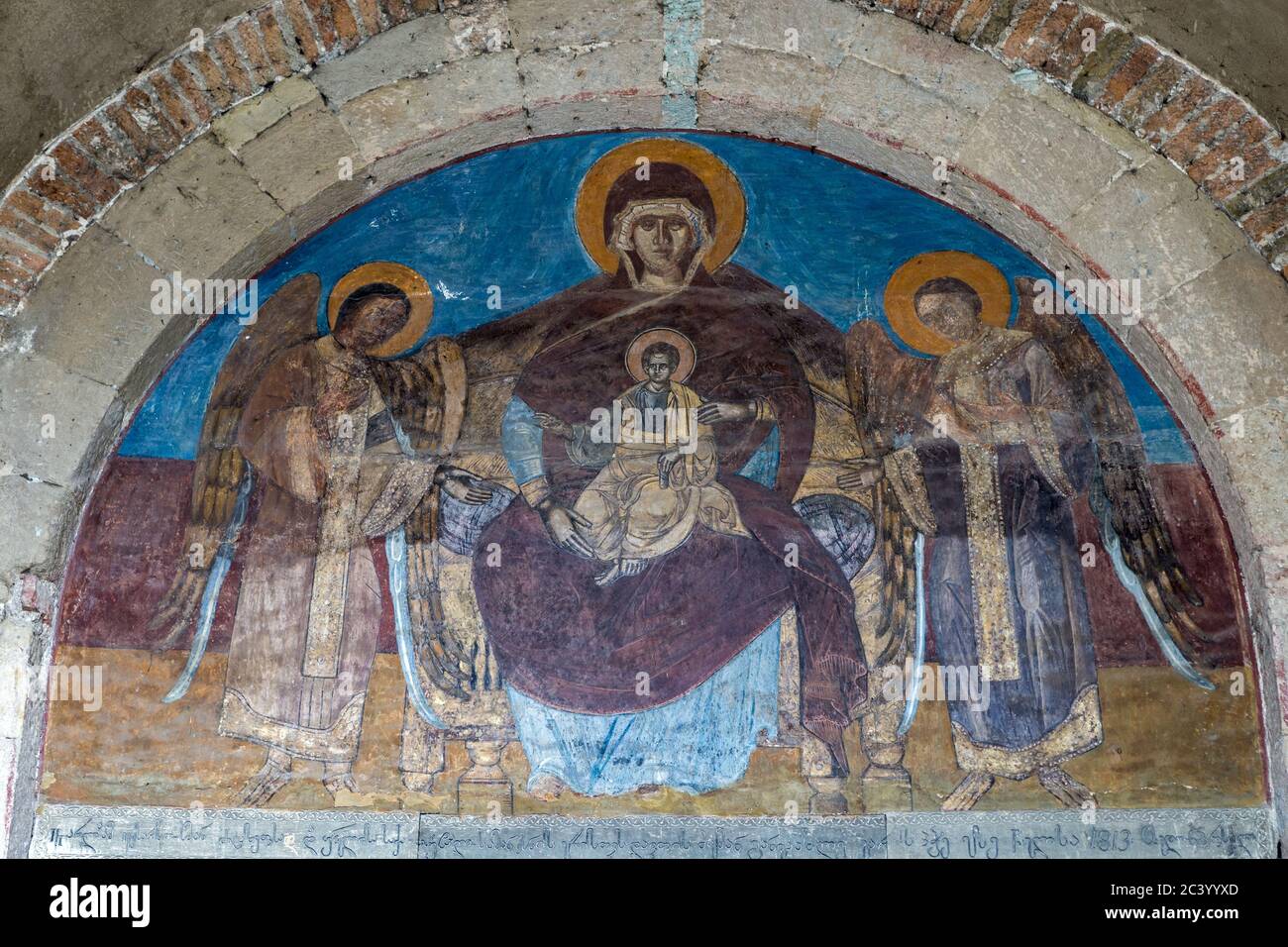 Fresque à l'intérieur de l'entrée Marie, Jésus et 2 archanges, la cathédrale Svetitskhoveli littéralement la cathédrale du pilier vivant, est une orthodoxe orientale Banque D'Images