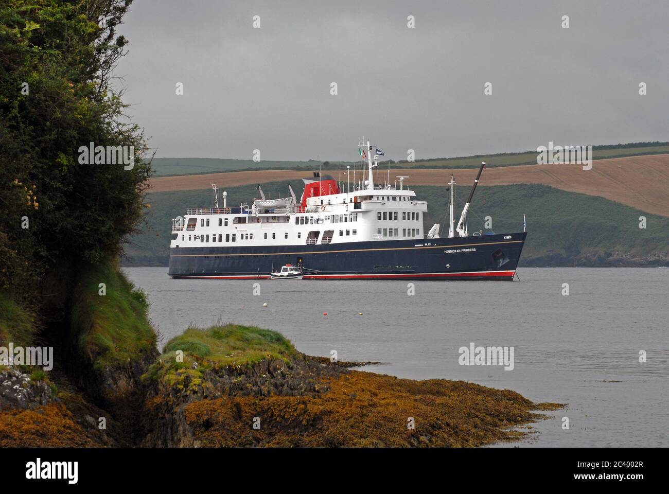 HEBRIDEAN PRINCESS à l'ancre au large DE LOWER COVE, RIVER BANDON, KINSALE, Comté de Cork, Irlande Banque D'Images