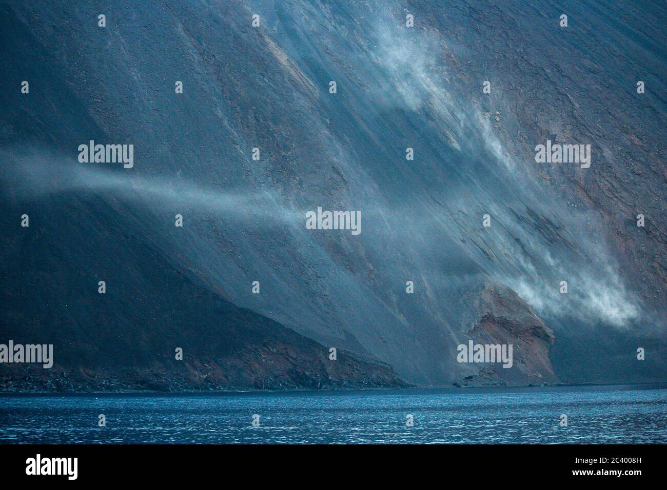Éruption du volcan Stromboli. Stromboli appartient au groupe des îles éoliennes en Sicile (Italie) Banque D'Images
