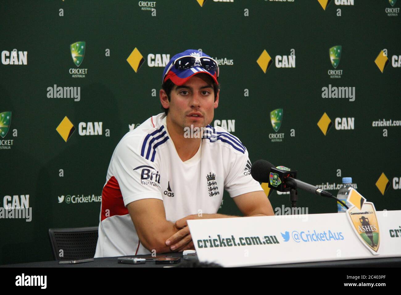 Le capitaine Alastair Cook s’adresse aux médias avant la séance d’entraînement de l’équipe de cricket de l’Angleterre au SCG (Sydney Cricket Ground). Banque D'Images