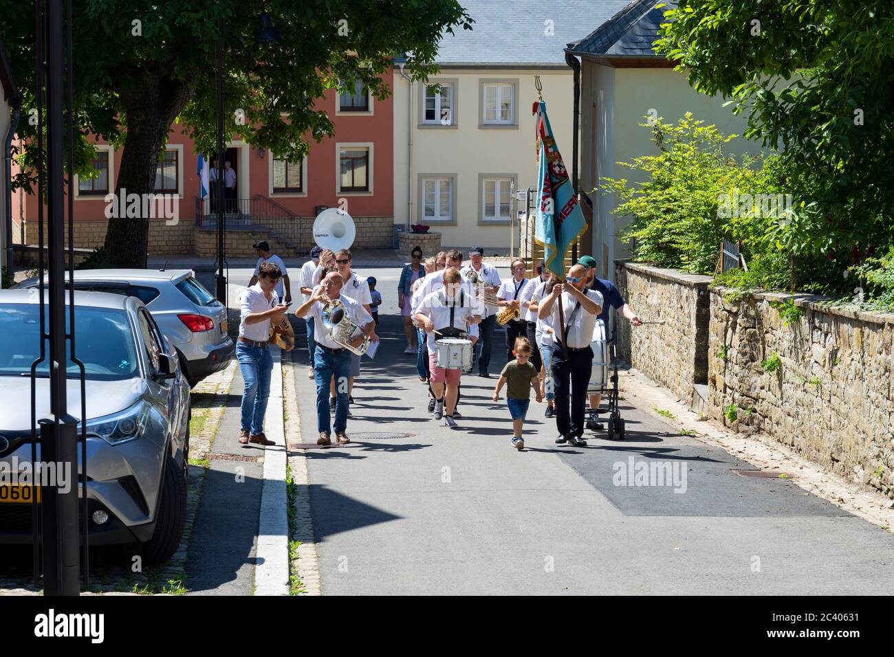 Europe, Luxembourg, 'Deptfontaines fanfare' (bande de marche) célébrant la parade de la Journée nationale Banque D'Images