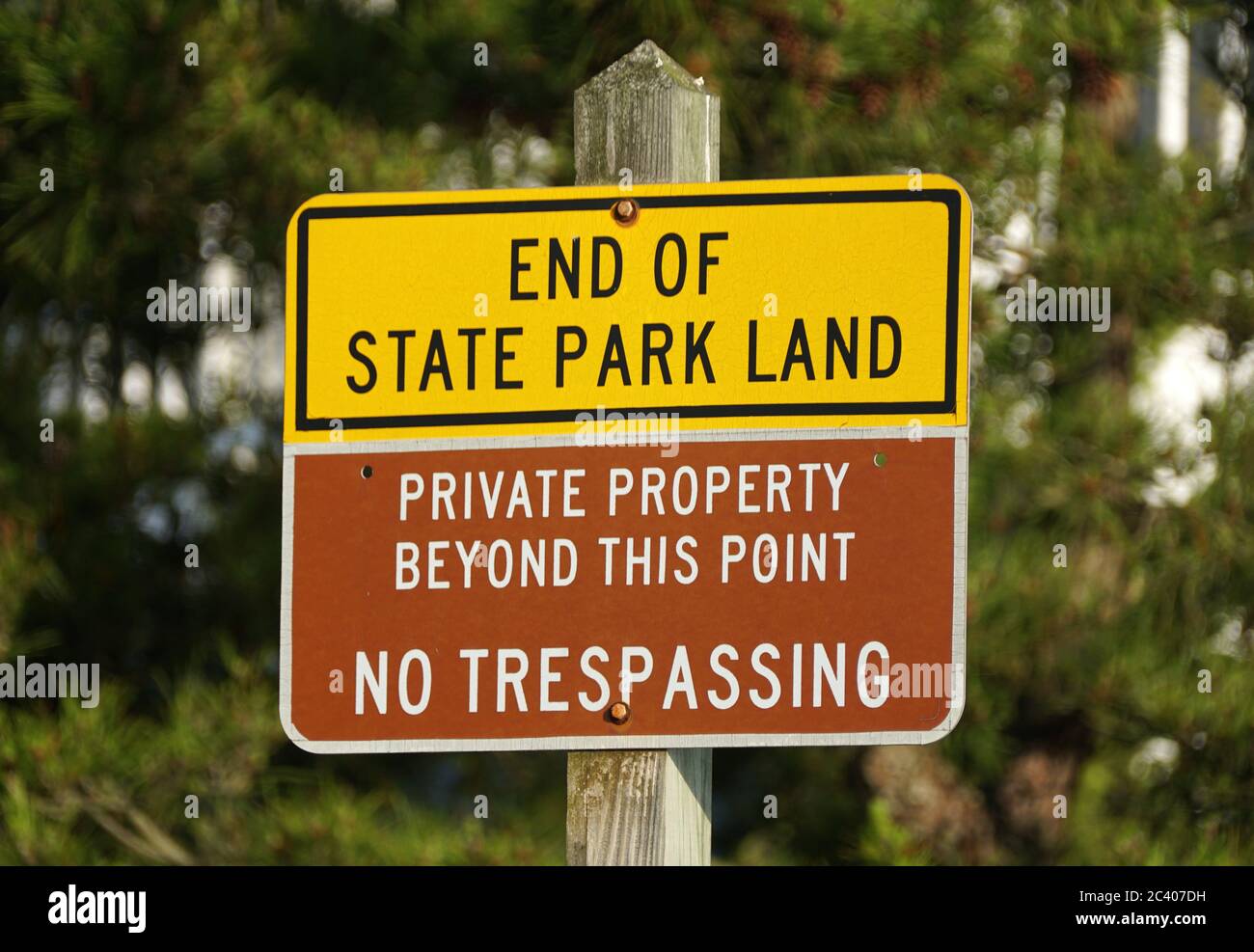 Bethany Beach, Delaware, U.S.A - 20 juin 2020 - le panneau qui montre la fin de la terre du parc d'état et aucun intrusion en raison de propriété privée Banque D'Images