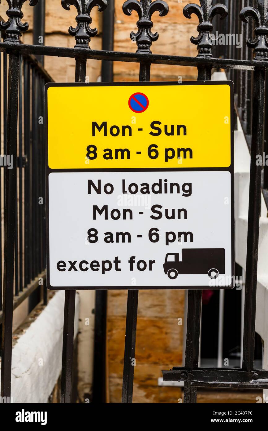 Panneau de restrictions de stationnement dans le centre-ville de Glasgow, Écosse, Royaume-Uni Banque D'Images