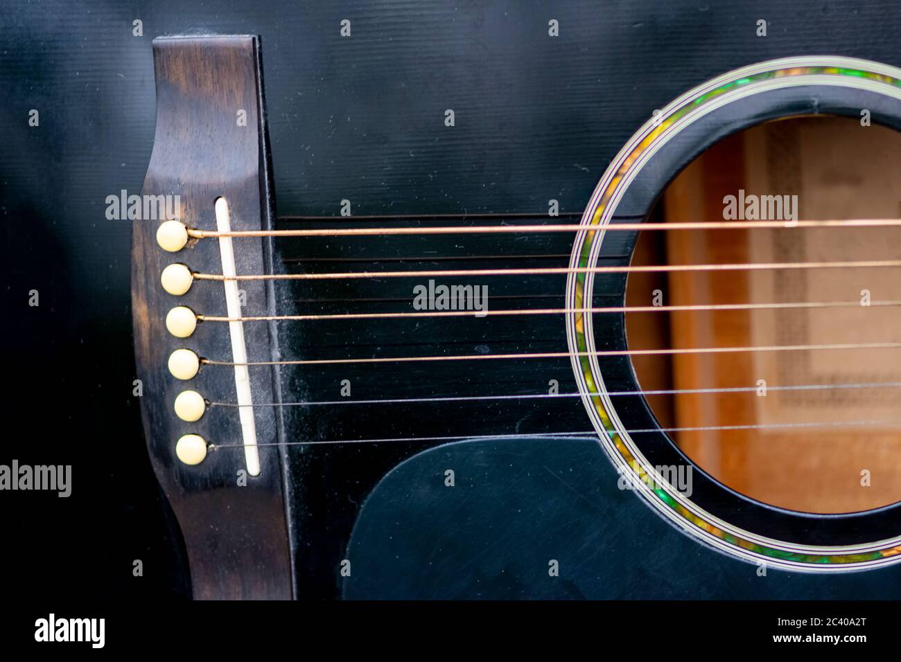 Gros plan de la partie du corps de la guitare acoustique Banque D'Images
