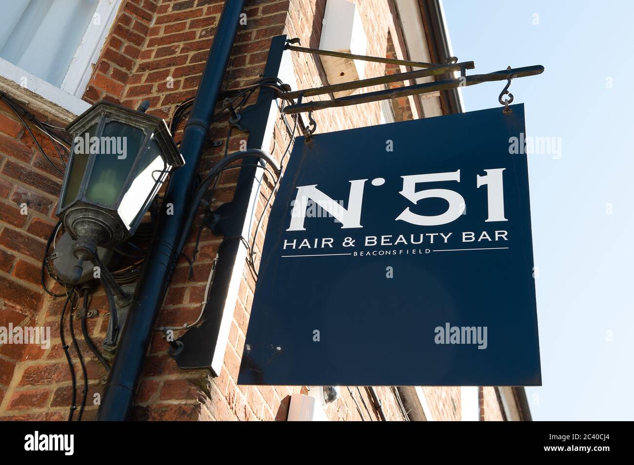 Beaconsfield, Buckinghamshire, Royaume-Uni. 12 mai 2020. No 51 Hair & Beauty Bar à Beaconsfield, Buckinghamshire, demeure temporairement fermé pendant le confinement pandémique du coronavirus Covid-19. Crédit : Maureen McLean/Alay Banque D'Images