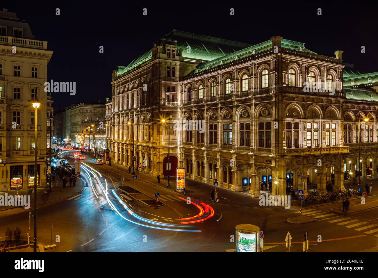 Opéra de Vienne la nuit. Circulation nuit mouvement opéra de Vienne. Banque D'Images