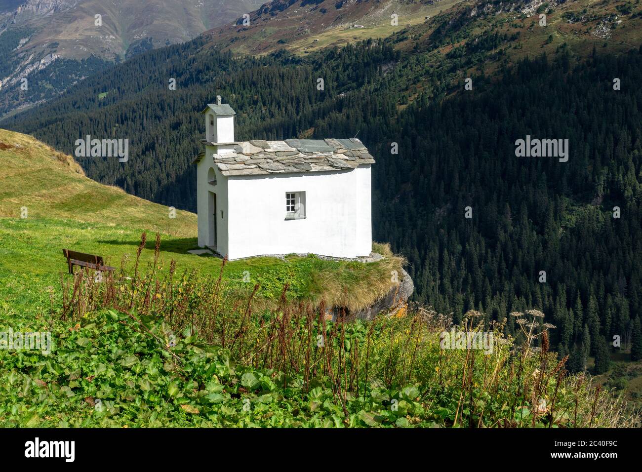 Die Alp Frunt mit ihrer Kapelle St. Anna, Valser Tal, région de Zervreila, Grisons. (aucune autorisation de propriété) Banque D'Images