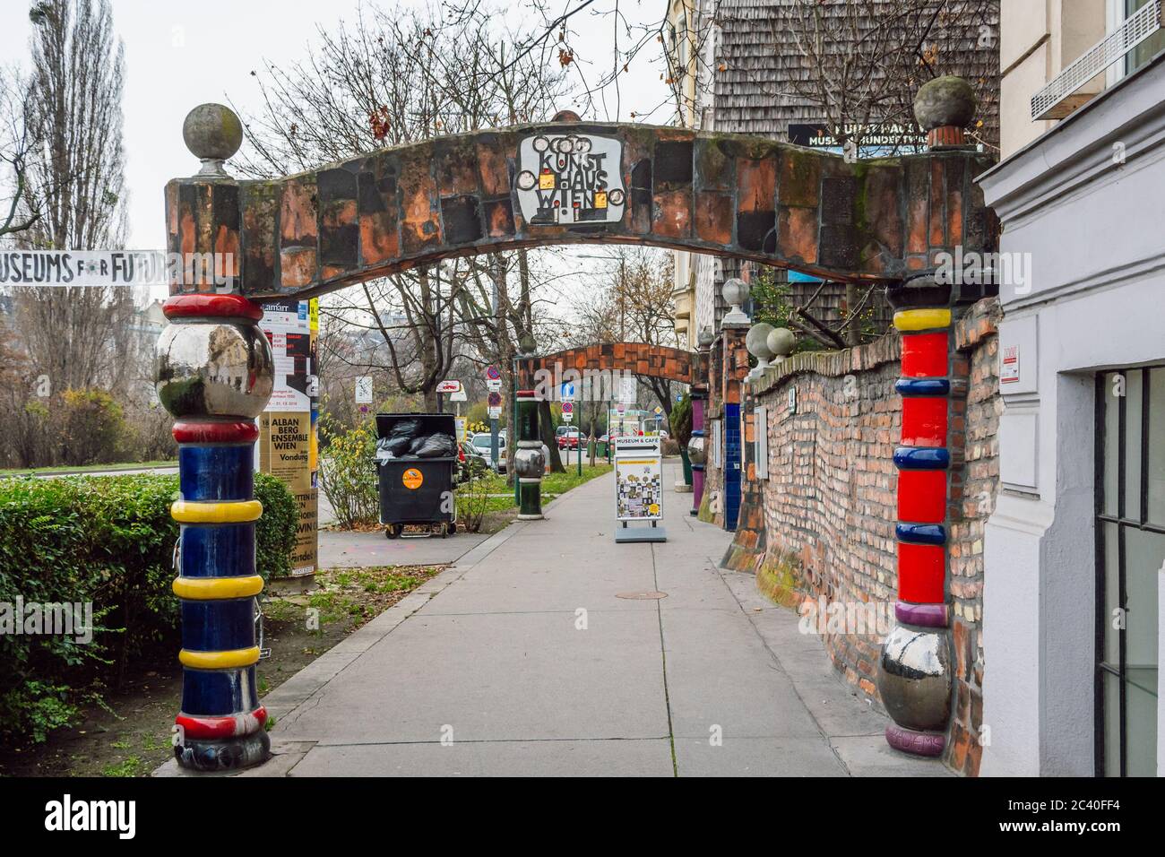 Panneau pour l'entrée du musée Kunst Haus Wien (musée Hundertwasser). Banque D'Images