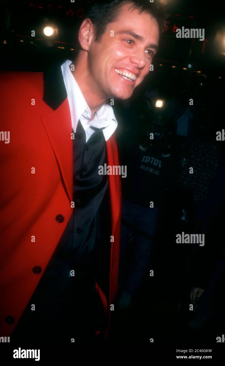 Westwood, Californie, États-Unis 8 novembre 1995 l'acteur Jim Carrey participe à la première de Warner Bros. Pictures 'Ace Ventura: Quand la nature appelles' le 8 novembre 1995 au Mann Village Theatre de Westwood, Californie, États-Unis. Photo par Barry King/Alay stock photo Banque D'Images
