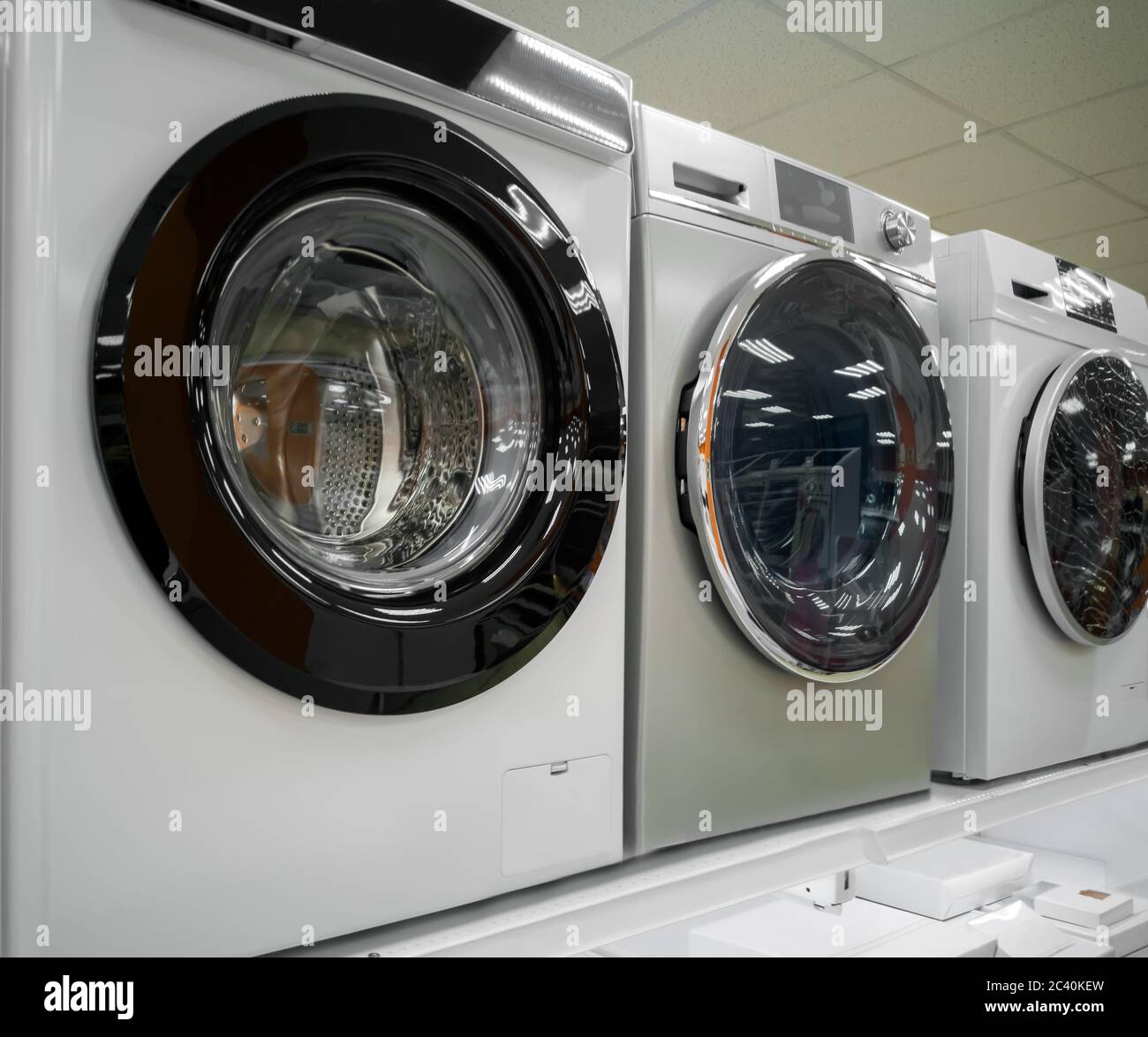 Les machines à laver sont vendus dans le magasin. Banque D'Images