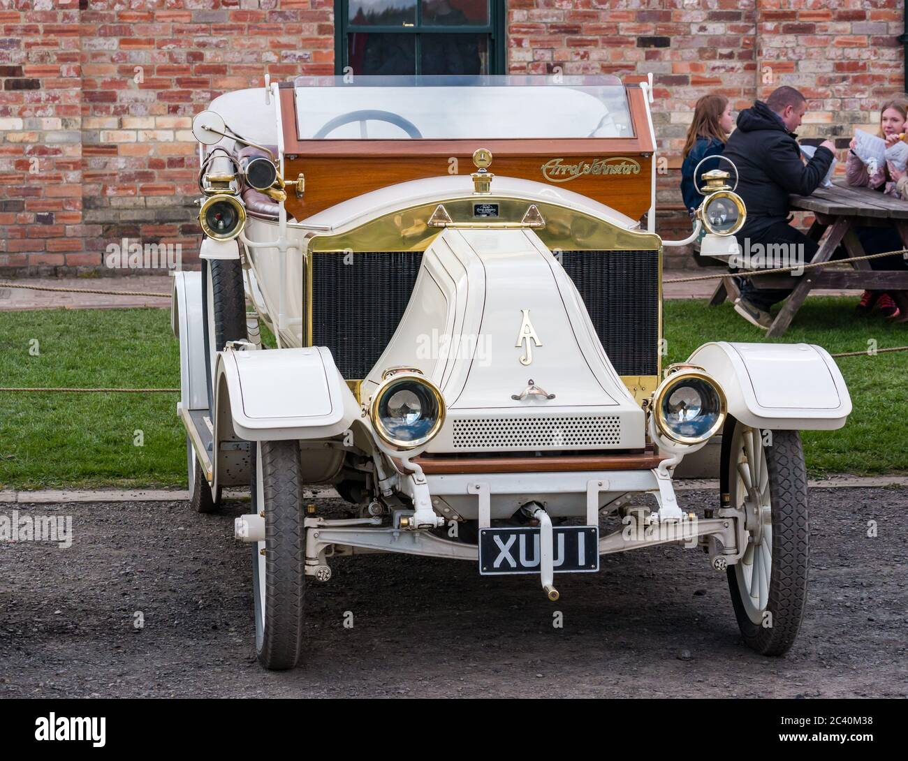 1911 Arrol-Johnston vintage open car avec manivelle, Great North Steam Fair, Beamish, Durham County, Angleterre, Royaume-Uni Banque D'Images