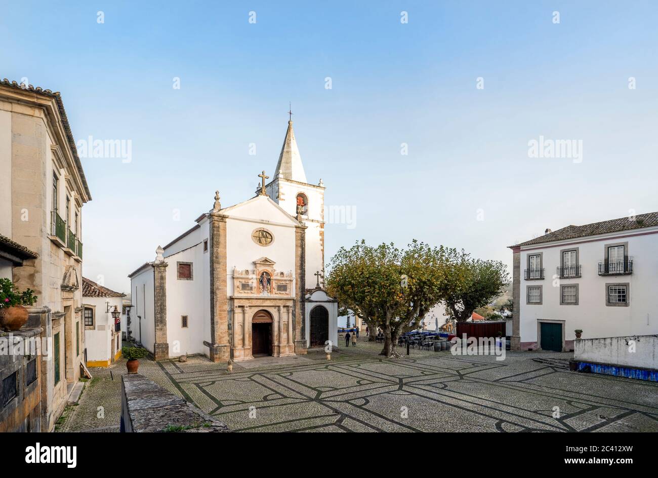 Église historique dans le centre-ville de la belle Obidos, Portugal Banque D'Images