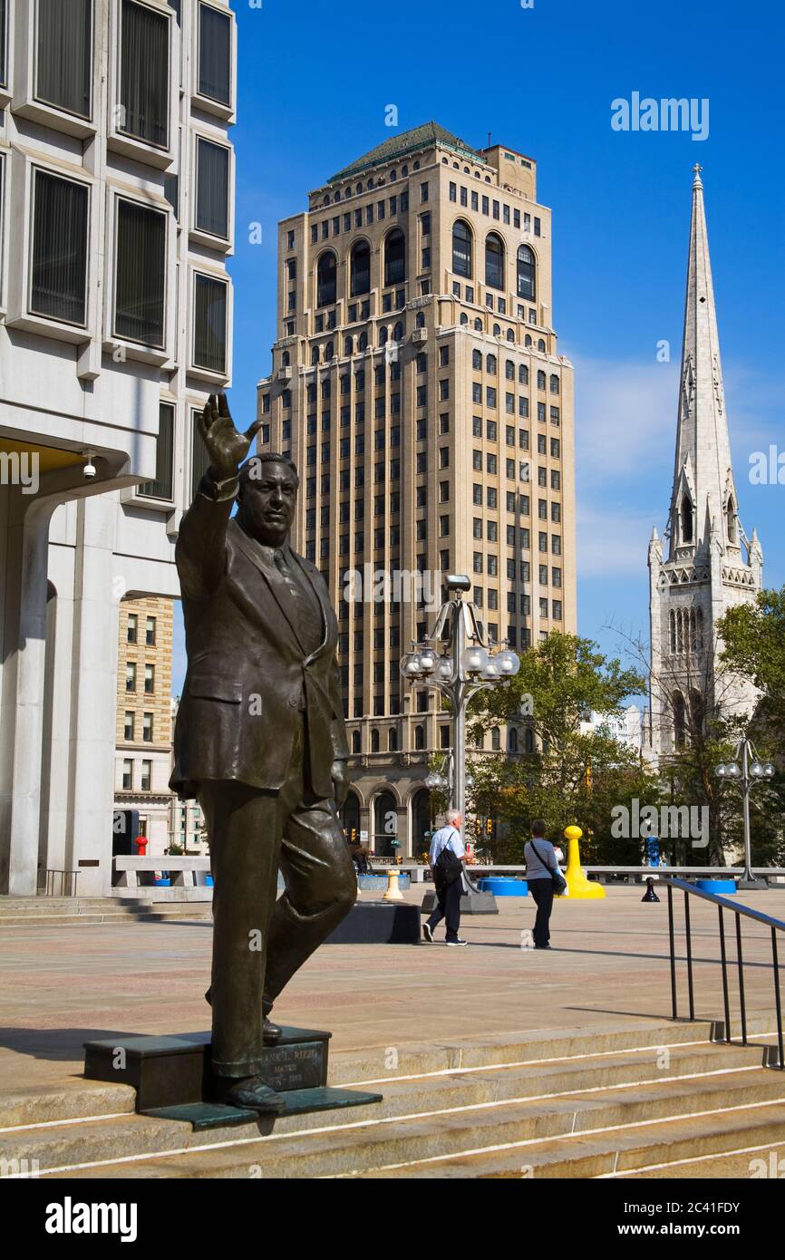 Statue du maire Frank Rizzo, Municipal Services Building Plaza, Philadelphie, Pennsylvanie, États-Unis Banque D'Images