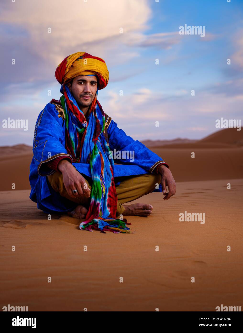 MERZOUGA, MAROC - VERS MAI 2018 : Portrait de Berbère du désert du Sahara Banque D'Images