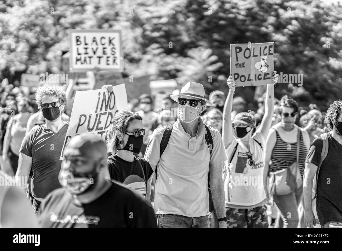 Manhattan, New York - 13 juin 2020 : la vie noire est importante les manifestants pacifiques exercent leur droit au premier amendement et s'opposent à la brutalité policière. Banque D'Images