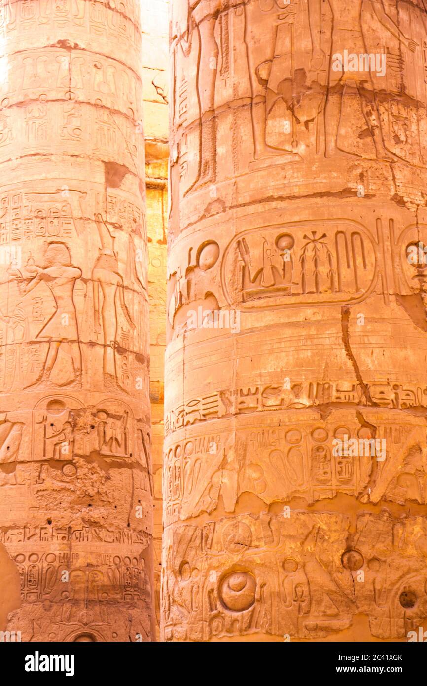 Ruines antiques du temple de Karnak, site classé au patrimoine mondial de l'UNESCO, Louxor, Égypte. Banque D'Images