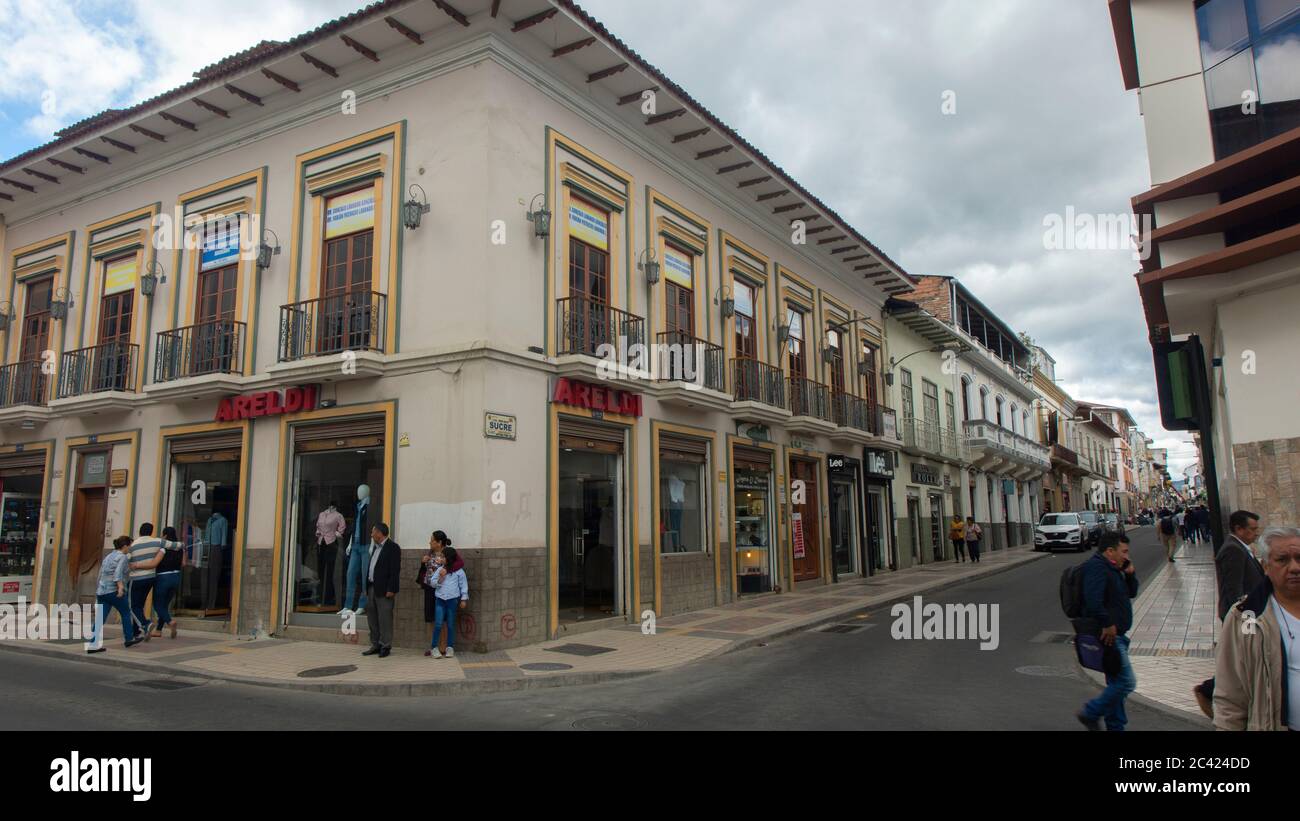 Inmaculada Concepcion de Loja, Loja / Equateur - Mars 30 2019: Activité quotidienne dans le secteur commercial dans le centre historique de la ville Banque D'Images