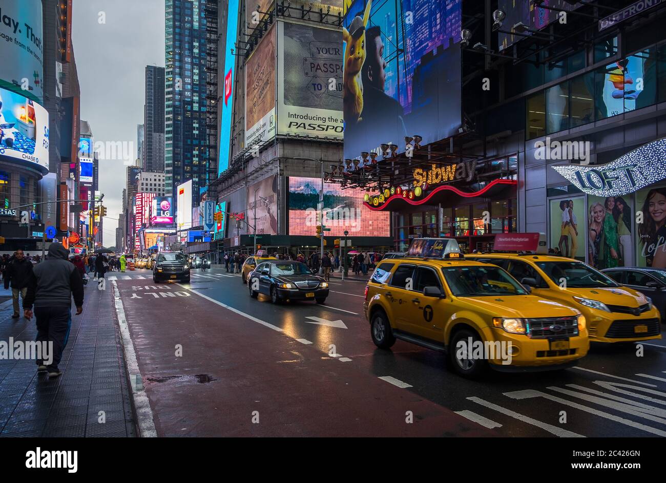 New York City, USA, mai 2019, scène urbaine sur 45e rue et Broadway, Manhattan Banque D'Images