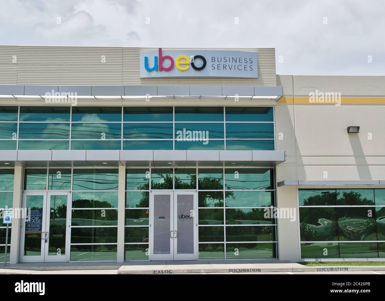 Houston, Texas/USA 12/20/2019: Extérieur du bureau des Services d'affaires Ubeo à Houston, Texas. Entreprise d'intégration de technologies d'entreprise. Banque D'Images