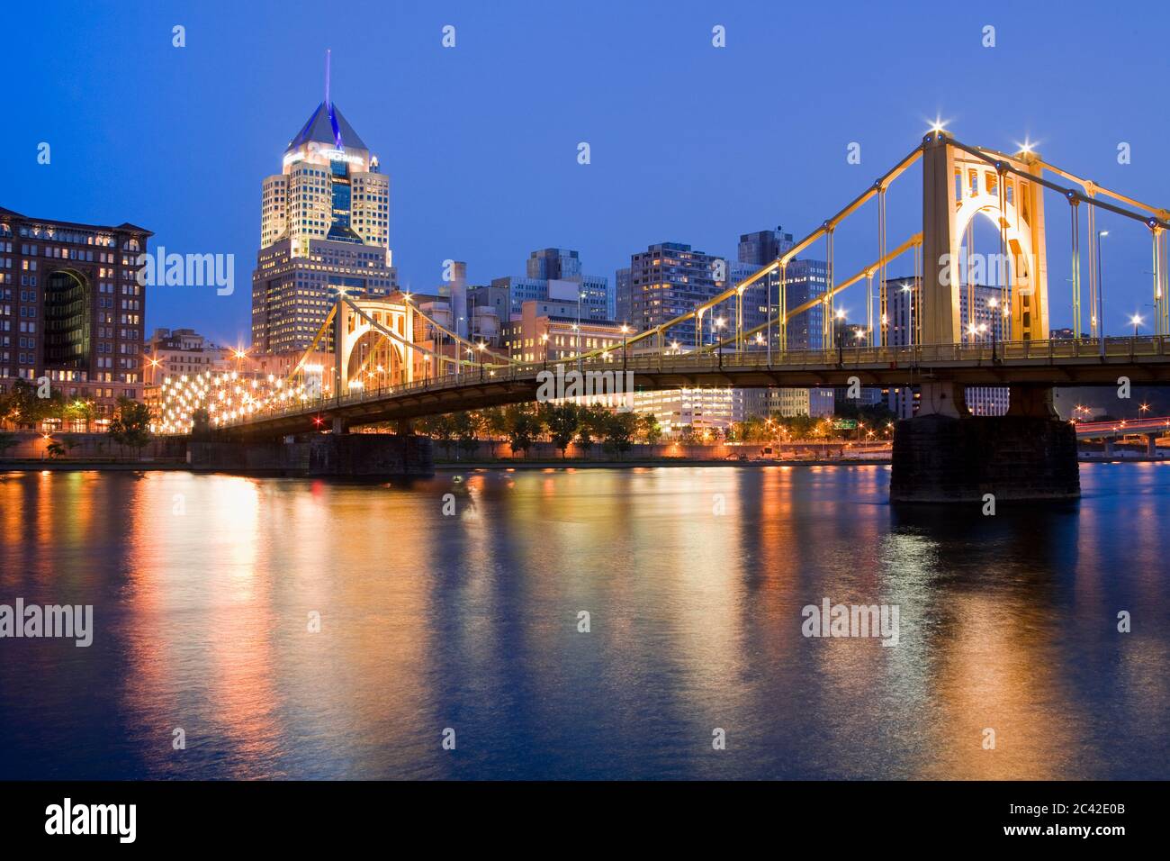 Pont Roberto Clemente (pont de la 6e rue) au-dessus de la rivière Allegheny, Pittsburgh, Pennsylvanie, États-Unis Banque D'Images