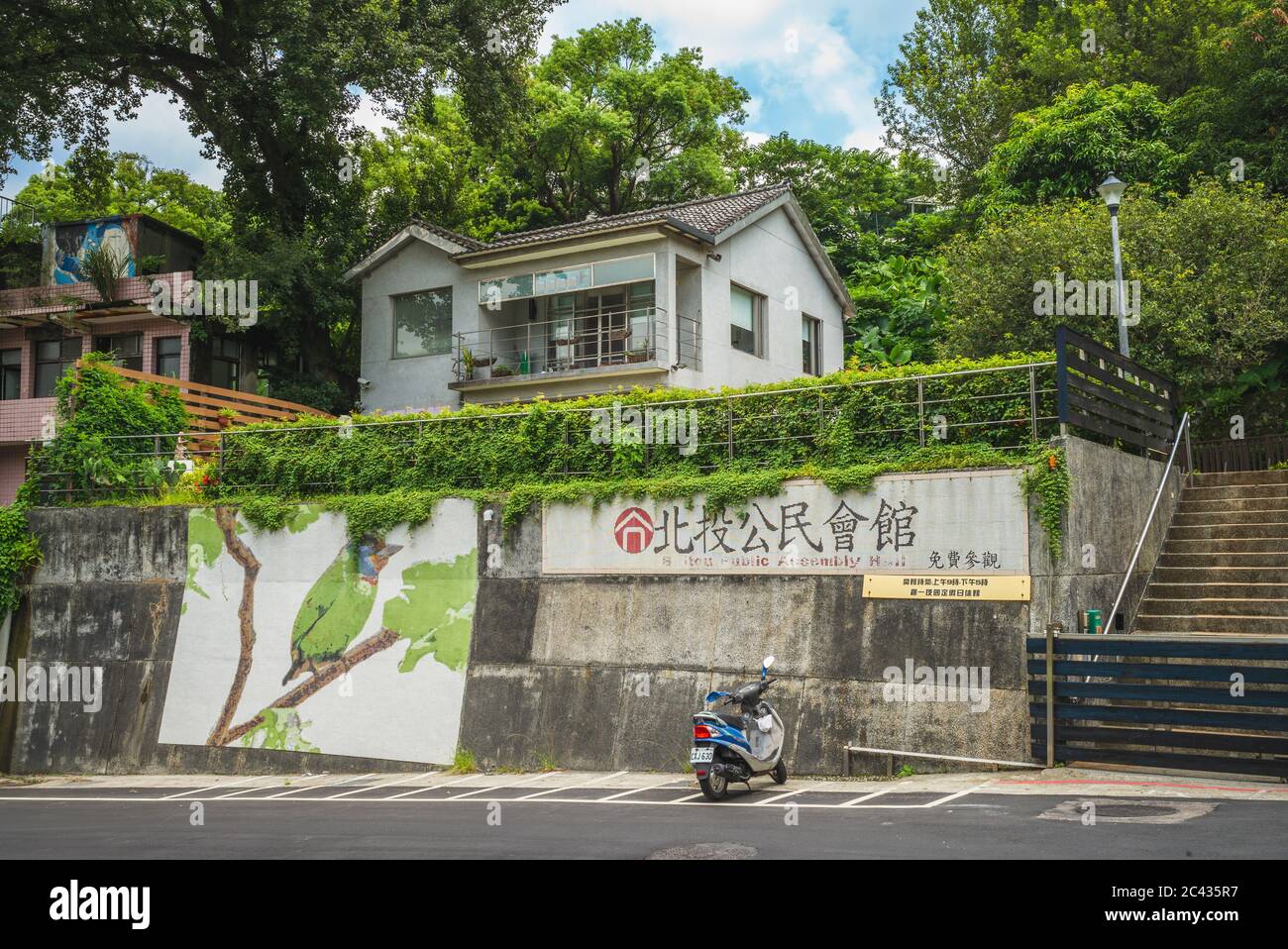 Taipei, Taïwan - 24 juillet 2019 : la salle d'Assemblée publique de Beitou a été rouverte au public le 9 décembre 2007 pour que le public l'utilise pour le dessin, la poterie A. Banque D'Images Taipei, Taïwan - 24 juillet 2019 : la salle d'Assemblée publique de Beitou a été rouverte au public le 9 décembre 2007 pour que le public l'utilise pour le dessin, la poterie A. Banque D'Images