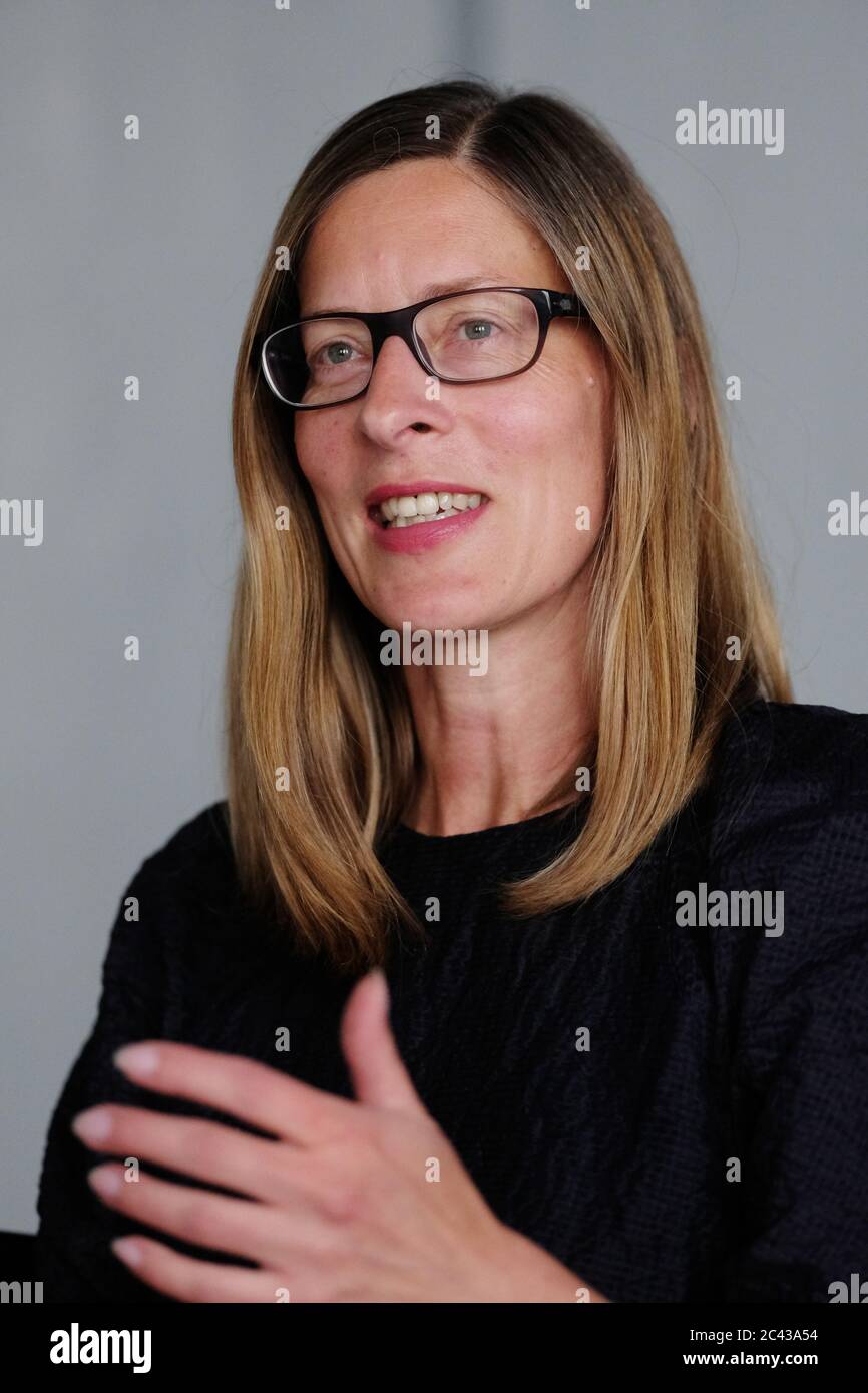 10 juin 2020, Saxe-Anhalt, Dessau-Roßlau: Claudia Perren, Directrice de la Fondation Bauhaus Dessau. Le 1er août 2020, elle deviendra directrice de l'École d'Art et de Design de Bâle. (À l'administrateur de dpa 'Dessau Bauhaus Claudia Perren se rend en Suisse') photo: Sebastian Willnow/dpa-Zentralbild/dpa Banque D'Images