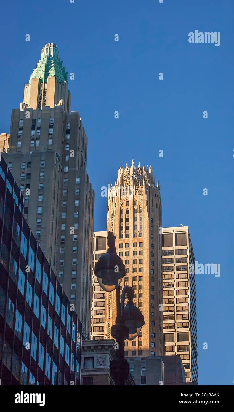 Gratte-ciel de New York avec ciel bleu et espace de copie Banque D'Images