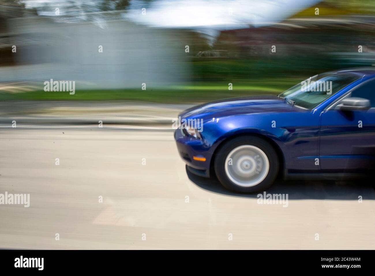Voiture dans la rue Banque D'Images