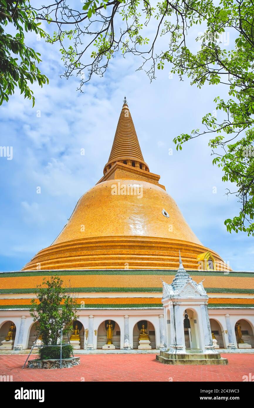 Le plus haut Stupa en Thaïlande Phra Pathomchedi dans la province de Nakhon Pathom, en Thaïlande. Banque D'Images