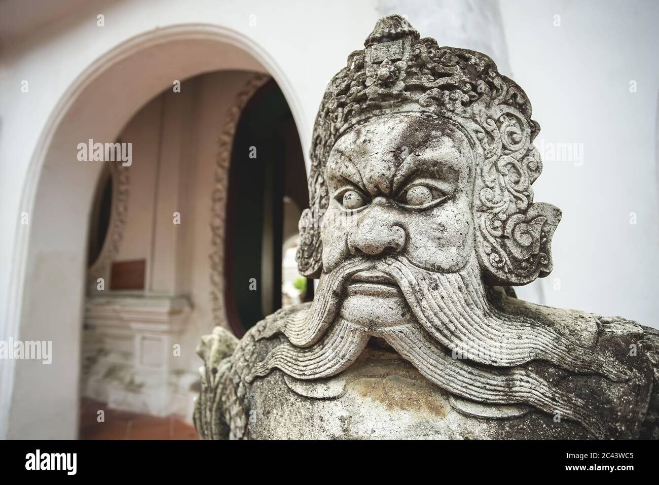 Sculpture de guerrier antique chinois à Wat Phra Pathomchedi, province de Nakhon Pathom, Thaïlande. Banque D'Images