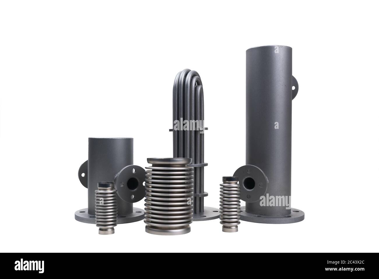 Échangeur thermique de la coque et du tube démonté avec des Sylphons isolés sur fond blanc Banque D'Images