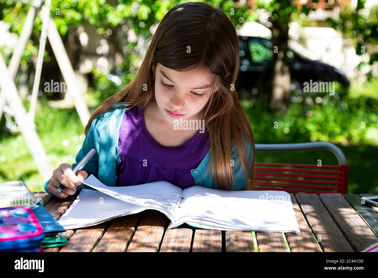 écolière Faire Ses Devoirs Banque De Photographies Et Dimages à Haute Résolution Page 2 Alamy 