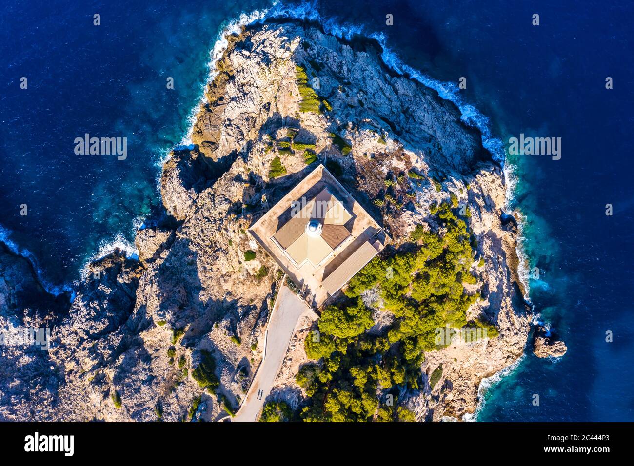 Espagne, Majorque, Cala Ratjada, vue en hélicoptère du phare Far de Capdepera en été Banque D'Images