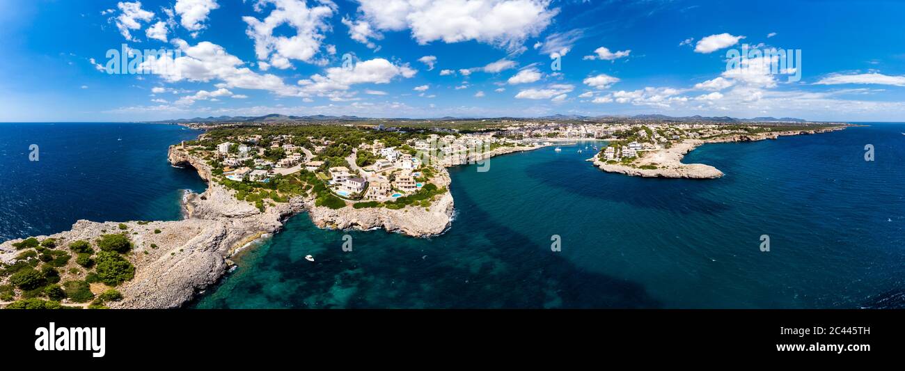 Espagne, Baléares, Mallorca, Porto Cristo, Cala Manacor, côte avec villas et port naturel Banque D'Images
